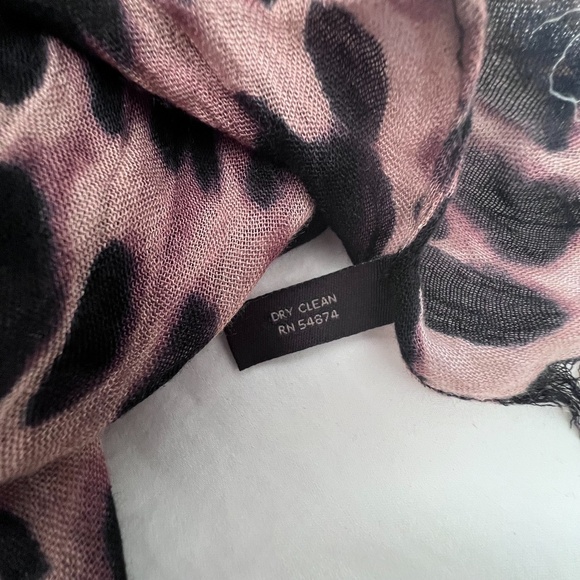 Vintage Leopard Print Scarf in Pink and Black - Picture 4 of 11